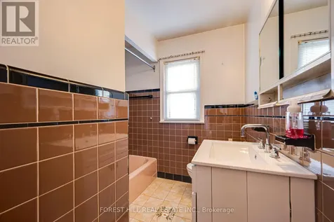 73 Talent Crescent Toronto (humbermede) ON M9M 2N5