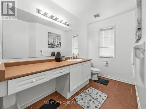 1442 Bridgeport Street Oshawa (taunton) ON L1K 2P5