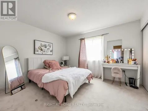 1442 Bridgeport Street Oshawa (taunton) ON L1K 2P5
