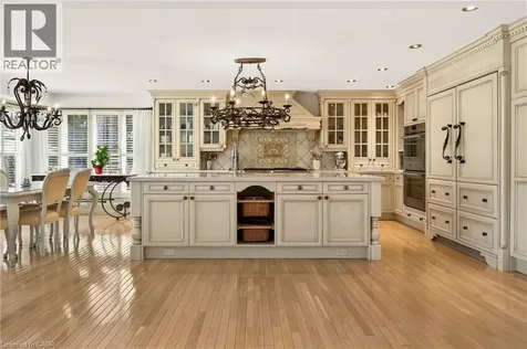 15 Peppertree Crescent Ancaster ON L9G 4L8