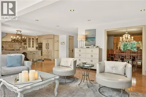 15 Peppertree Crescent Ancaster ON L9G 4L8