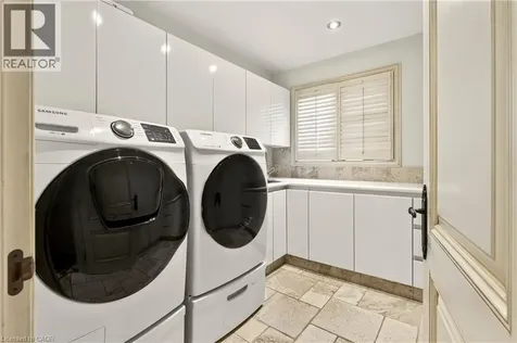 15 Peppertree Crescent Ancaster ON L9G 4L8