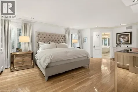 15 Peppertree Crescent Ancaster ON L9G 4L8