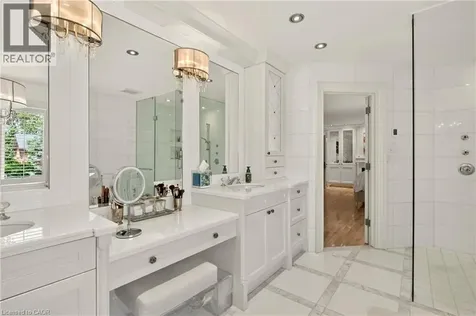 15 Peppertree Crescent Ancaster ON L9G 4L8