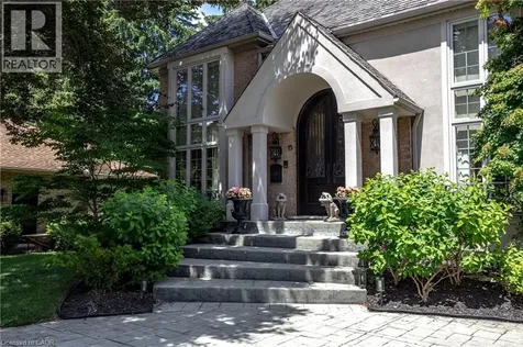 15 Peppertree Crescent Ancaster ON L9G 4L8