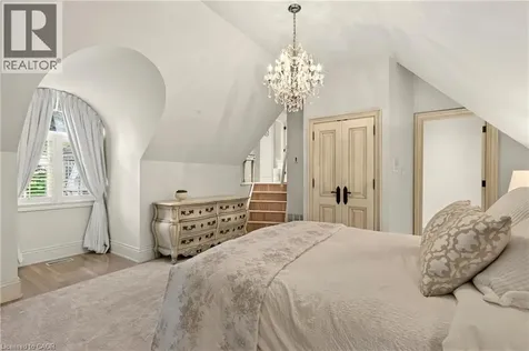 15 Peppertree Crescent Ancaster ON L9G 4L8