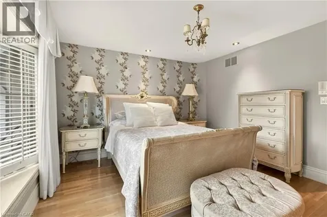 15 Peppertree Crescent Ancaster ON L9G 4L8
