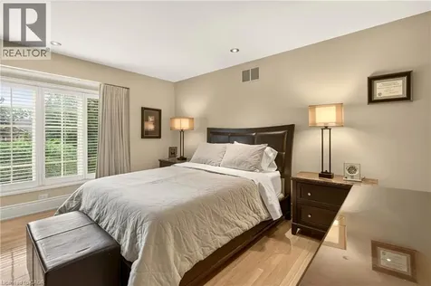 15 Peppertree Crescent Ancaster ON L9G 4L8