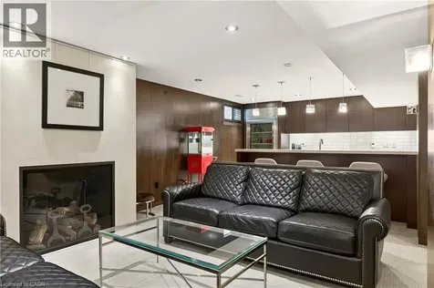 15 Peppertree Crescent Ancaster ON L9G 4L8