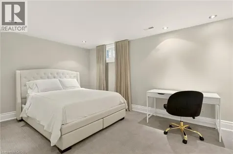 15 Peppertree Crescent Ancaster ON L9G 4L8