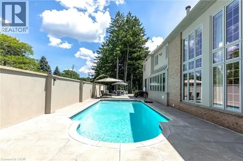 15 Peppertree Crescent Ancaster ON L9G 4L8