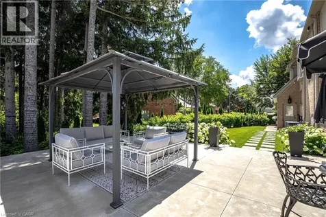 15 Peppertree Crescent Ancaster ON L9G 4L8