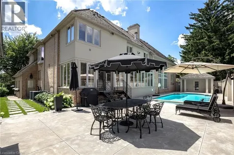 15 Peppertree Crescent Ancaster ON L9G 4L8