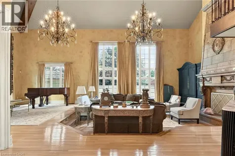 15 Peppertree Crescent Ancaster ON L9G 4L8