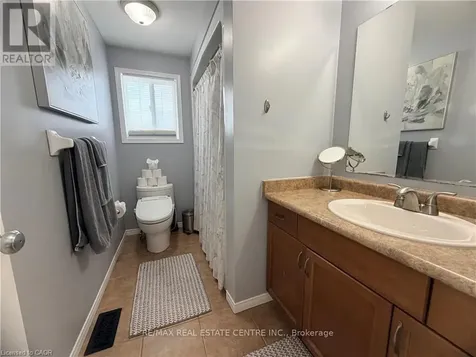 15 Gees Way Cambridge ON N3C 4M5
