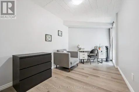 105 Conroy Crescent Guelph (dovercliffe Park/old University) ON N1G 2V5