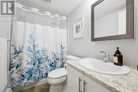 105 Conroy Crescent Guelph (dovercliffe Park/old University) ON N1G 2V5