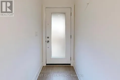 23 Eldora Avenue Toronto (newtonbrook West) ON M2M 1R3