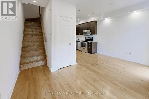 23 Eldora Avenue Toronto (newtonbrook West) ON M2M 1R3