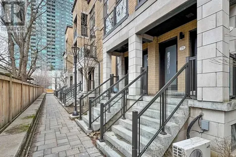 23 Eldora Avenue Toronto (newtonbrook West) ON M2M 1R3