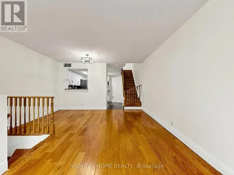 28 Sommerset Way Toronto (willowdale East) ON M2N 6W7