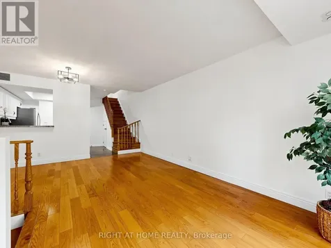 28 Sommerset Way Toronto (willowdale East) ON M2N 6W7