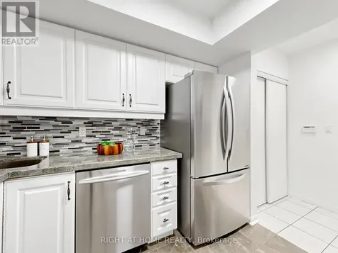 28 Sommerset Way Toronto (willowdale East) ON M2N 6W7