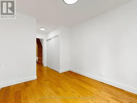 28 Sommerset Way Toronto (willowdale East) ON M2N 6W7