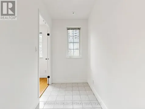 28 Sommerset Way Toronto (willowdale East) ON M2N 6W7