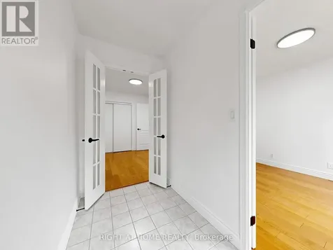 28 Sommerset Way Toronto (willowdale East) ON M2N 6W7