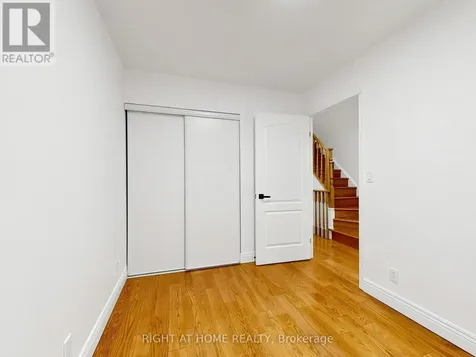 28 Sommerset Way Toronto (willowdale East) ON M2N 6W7