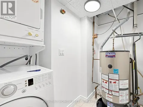 28 Sommerset Way Toronto (willowdale East) ON M2N 6W7