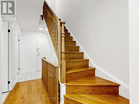 28 Sommerset Way Toronto (willowdale East) ON M2N 6W7