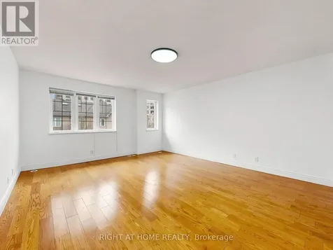 28 Sommerset Way Toronto (willowdale East) ON M2N 6W7