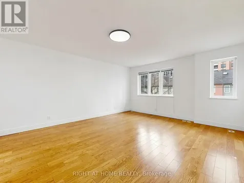 28 Sommerset Way Toronto (willowdale East) ON M2N 6W7
