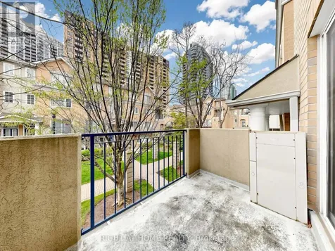28 Sommerset Way Toronto (willowdale East) ON M2N 6W7