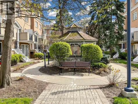 28 Sommerset Way Toronto (willowdale East) ON M2N 6W7
