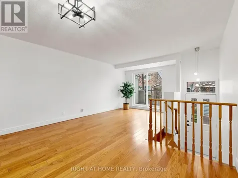 28 Sommerset Way Toronto (willowdale East) ON M2N 6W7