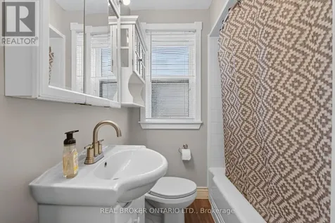 72 Houghton Avenue South Hamilton (delta) ON L8K 2M8