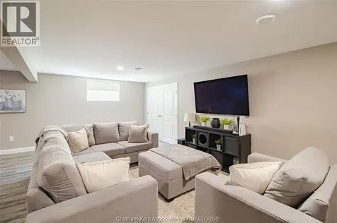 124 Grassland Grove Chatham ON N7M 0T2