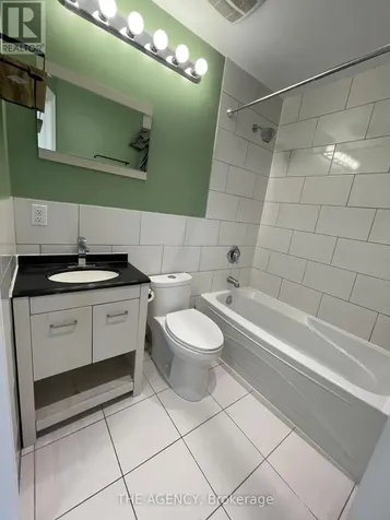 2940 Dundas Street West Toronto (junction Area) ON M6P 1Y8