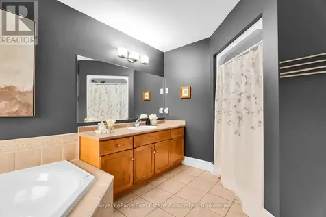 27 Rennie Street Halton Hills (ac Acton) ON L7J 2Y7