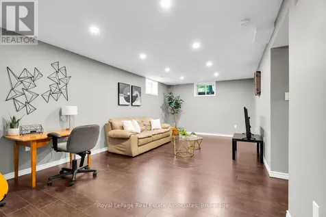 27 Rennie Street Halton Hills (ac Acton) ON L7J 2Y7