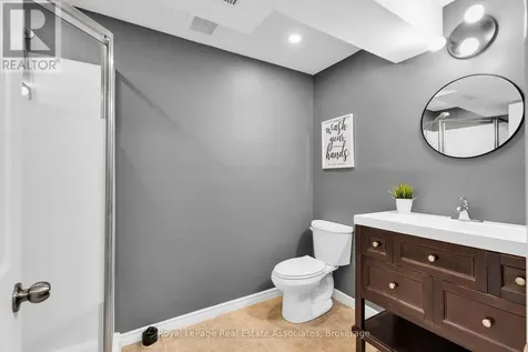 27 Rennie Street Halton Hills (ac Acton) ON L7J 2Y7