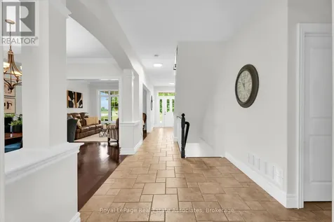 27 Rennie Street Halton Hills (ac Acton) ON L7J 2Y7