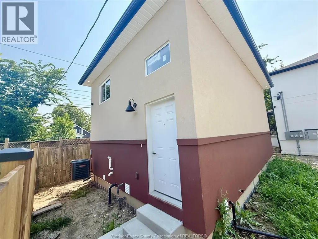 1740 Buckingham Drive Windsor ON N8T 2A6
