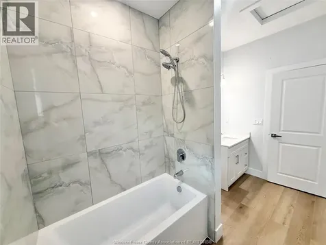 1740 Buckingham Drive Windsor ON N8T 2A6