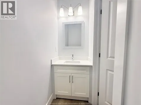 1740 Buckingham Drive Windsor ON N8T 2A6