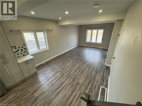 8196 Mcleod Road Niagara Falls ON L2H 3T6