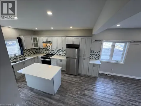8196 Mcleod Road Niagara Falls ON L2H 3T6